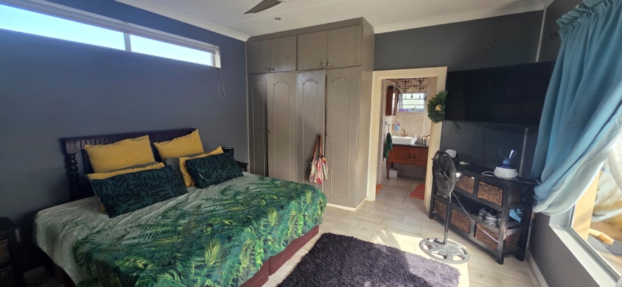 5 Bedroom Property for Sale in Gonubie Eastern Cape